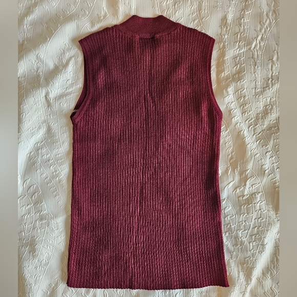 Rue 21 sleeveless sweater Meduim - Picture 2 of 3